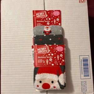 Merry Moments Christmas socks 2 pair NEW women’s size 4-11 soft & cute